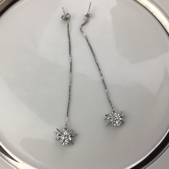 Silver long chain spider web dangle earrings - Picture 3 of 4